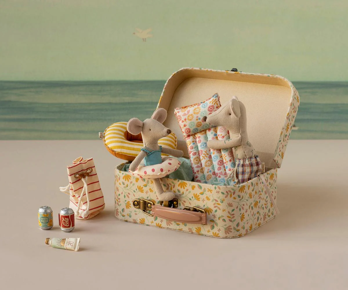 Beach mouse with air mattress, Dad - Flower - Image 4