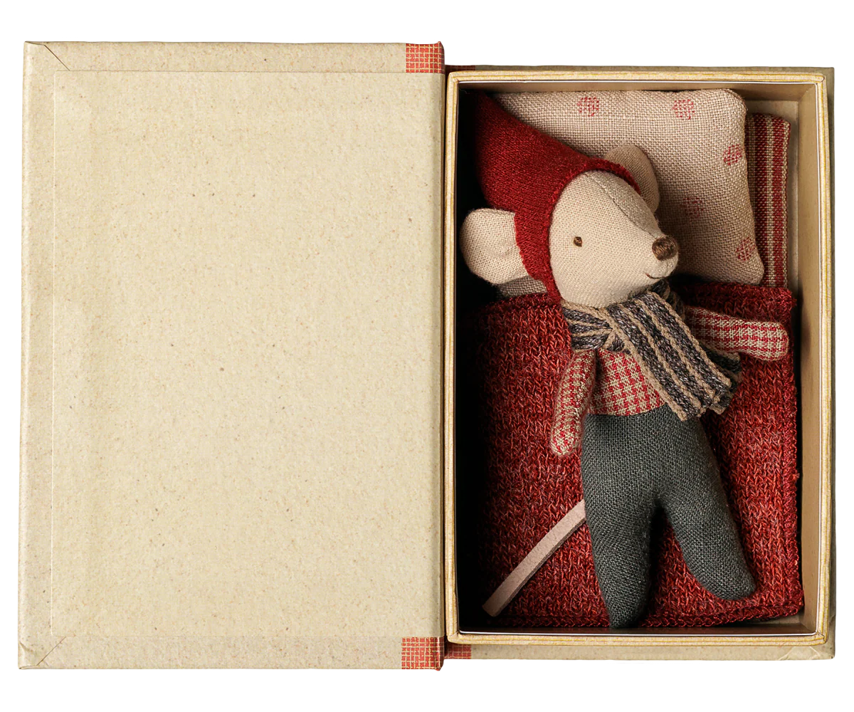 Christmas mouse, Baby in book - Image 2