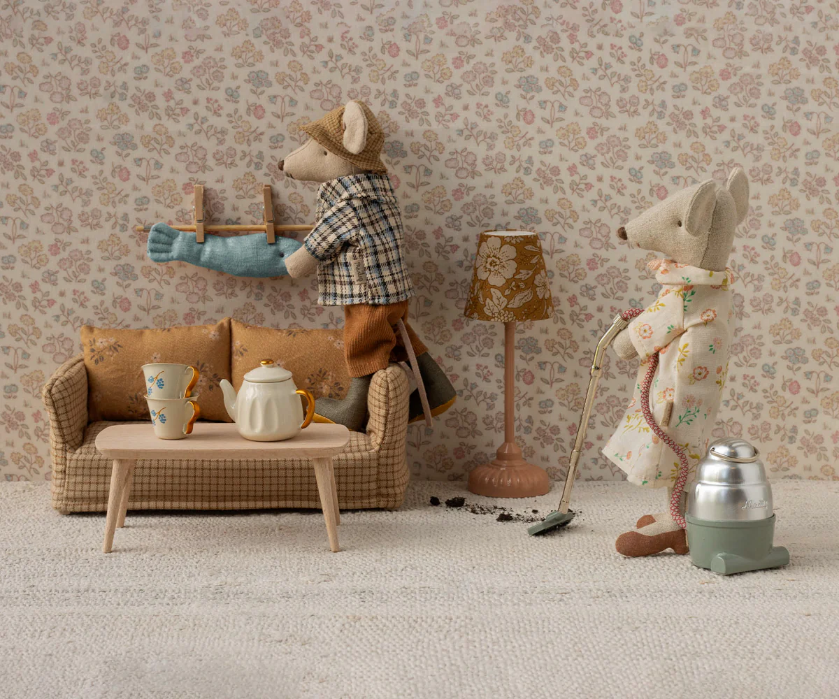 Coffee table, Mouse - Nature - Image 2