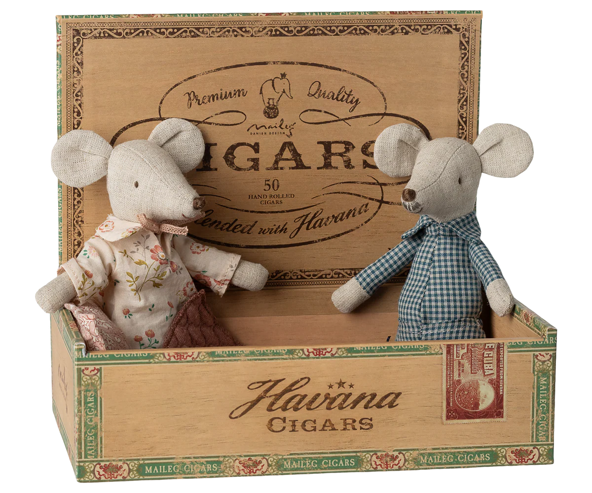Grandma and grandpa mice in cigarbox - Image 5