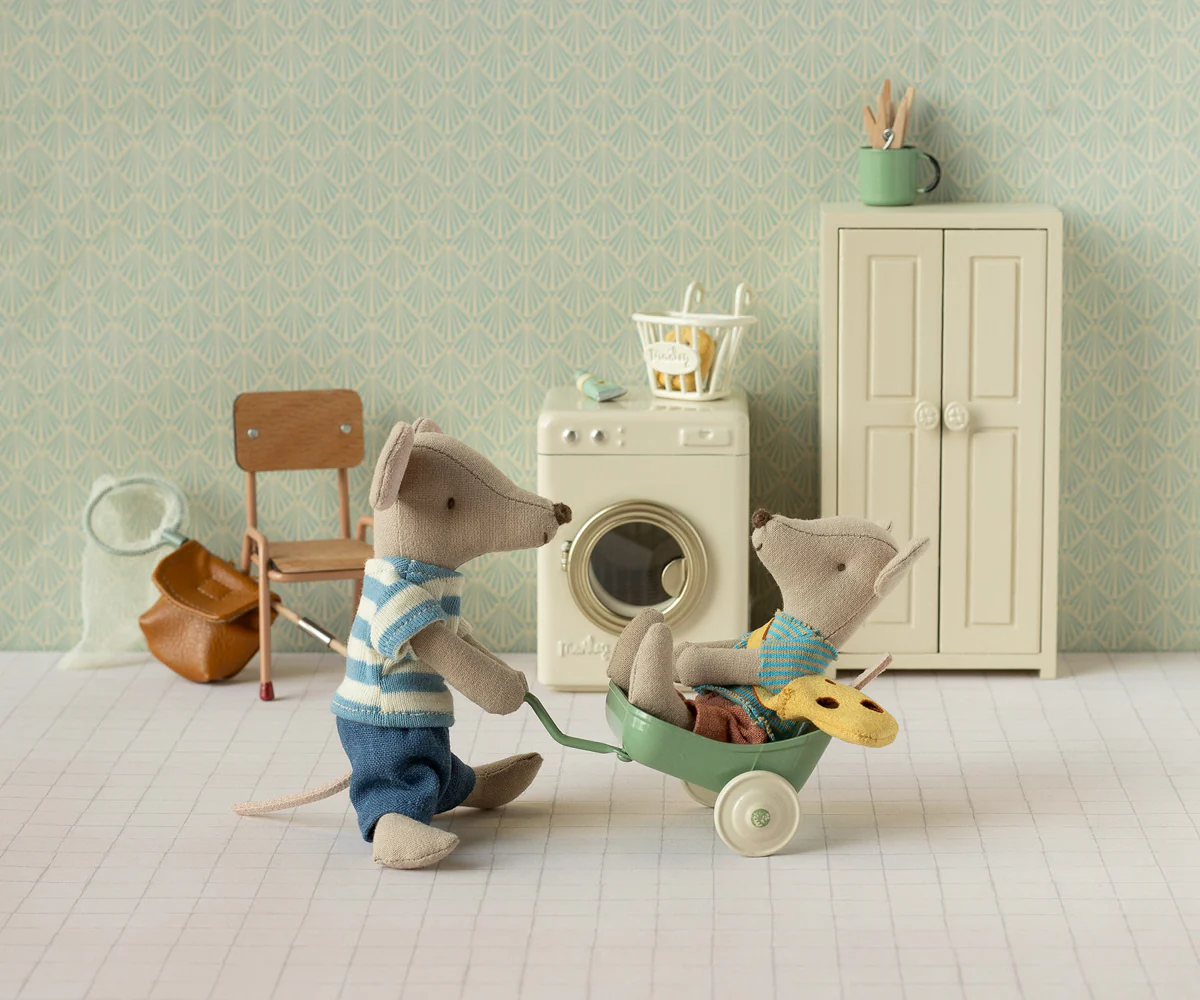 Little brother mouse with bag - Image 2