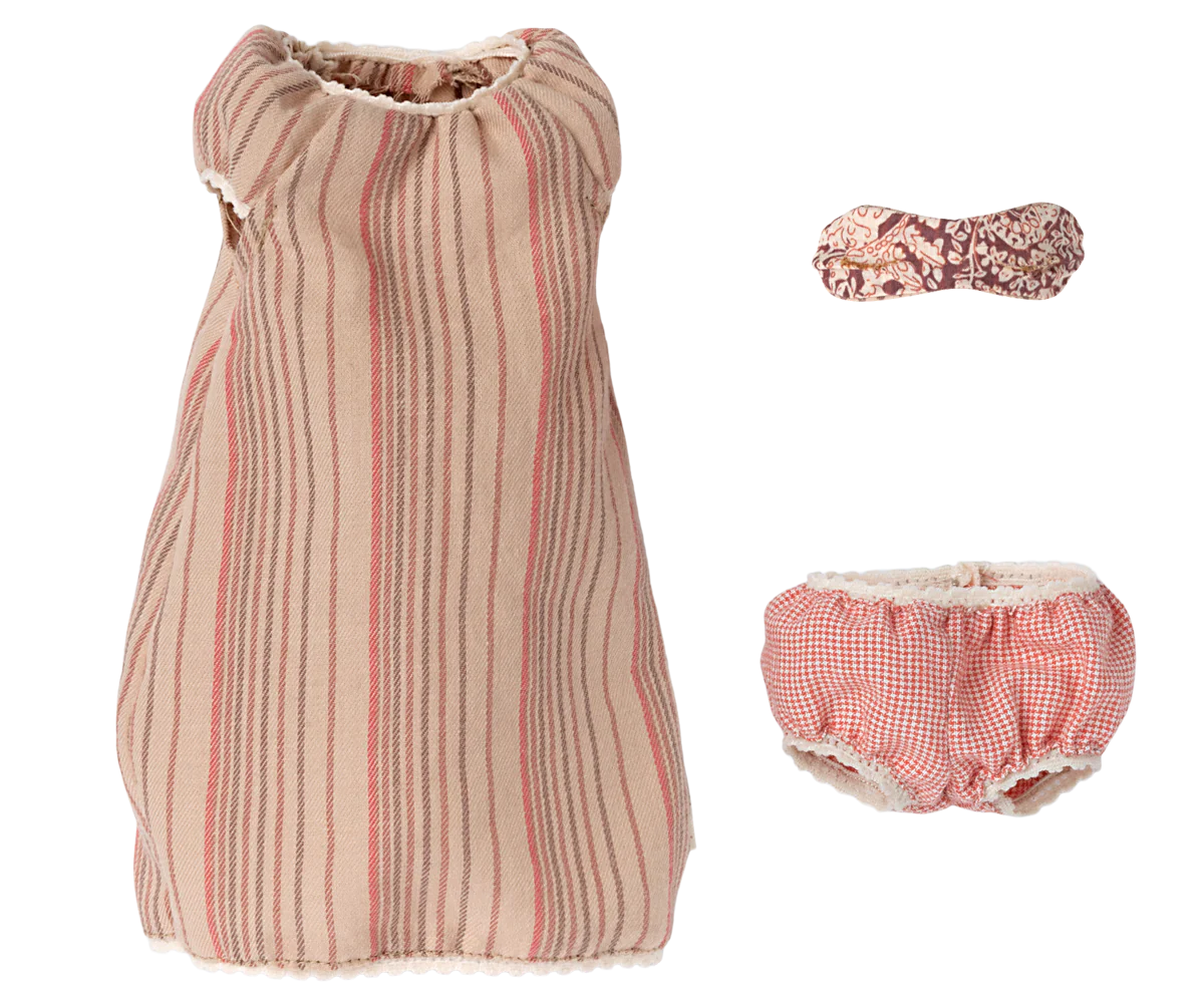 Medium Mouse in Nightgown - Image 5