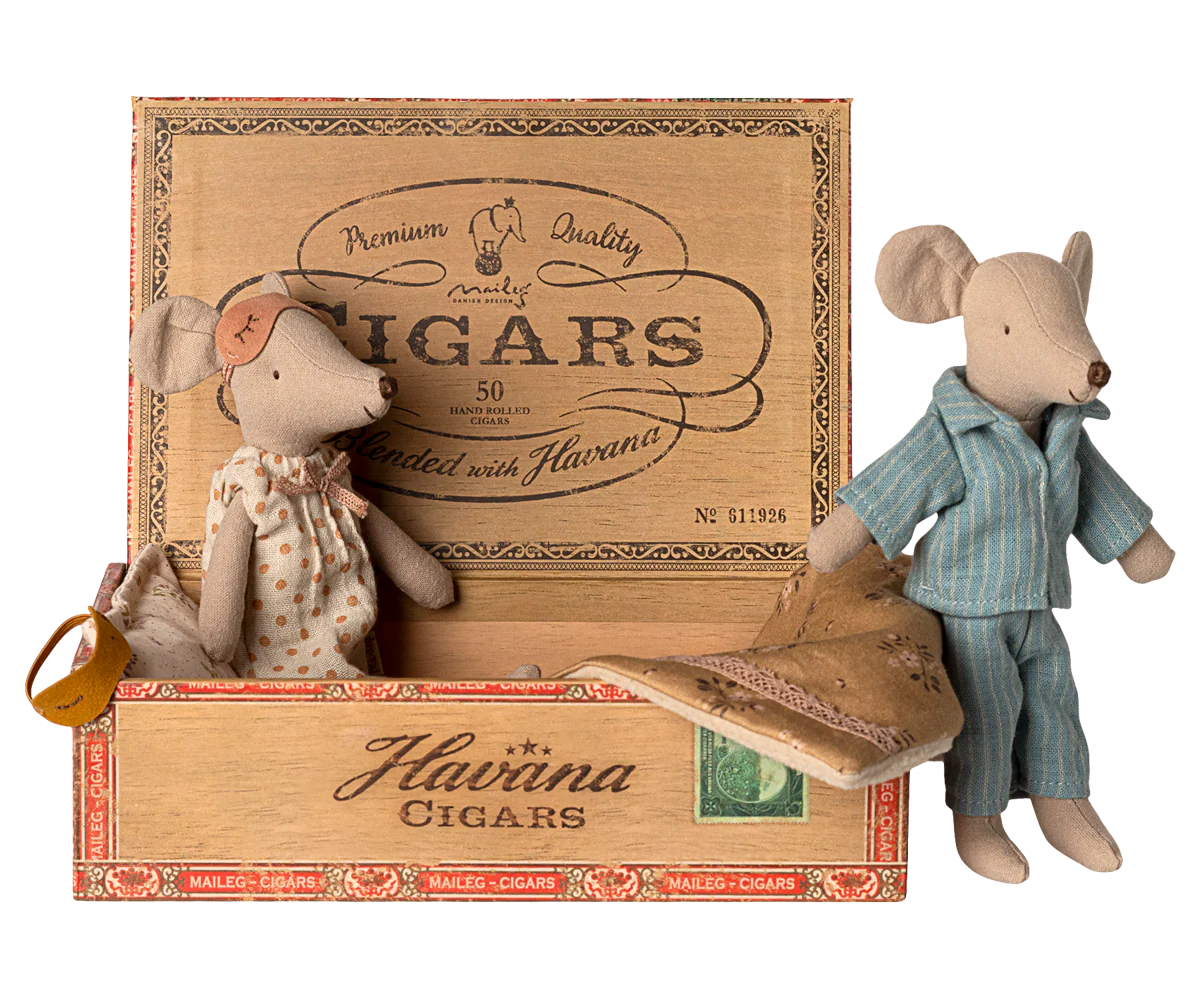 Mum & Dad in cigarbox - Image 5