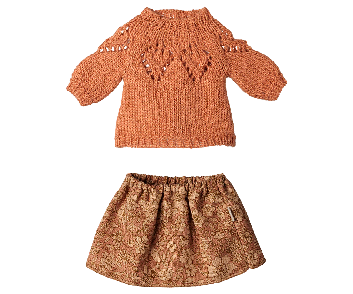 Skirt and knitted sweater in suitcase - Medium mouse