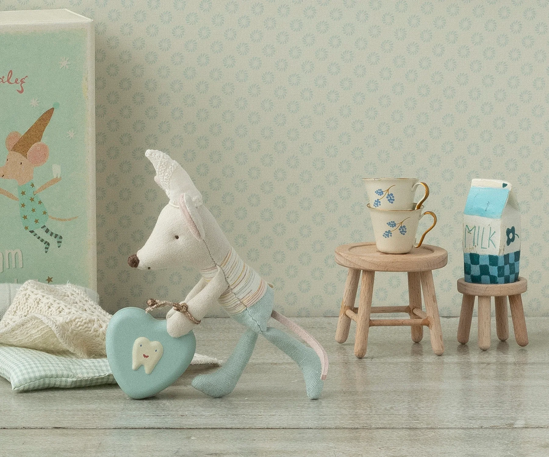 Table & Stool Set, Mouse - Image 3
