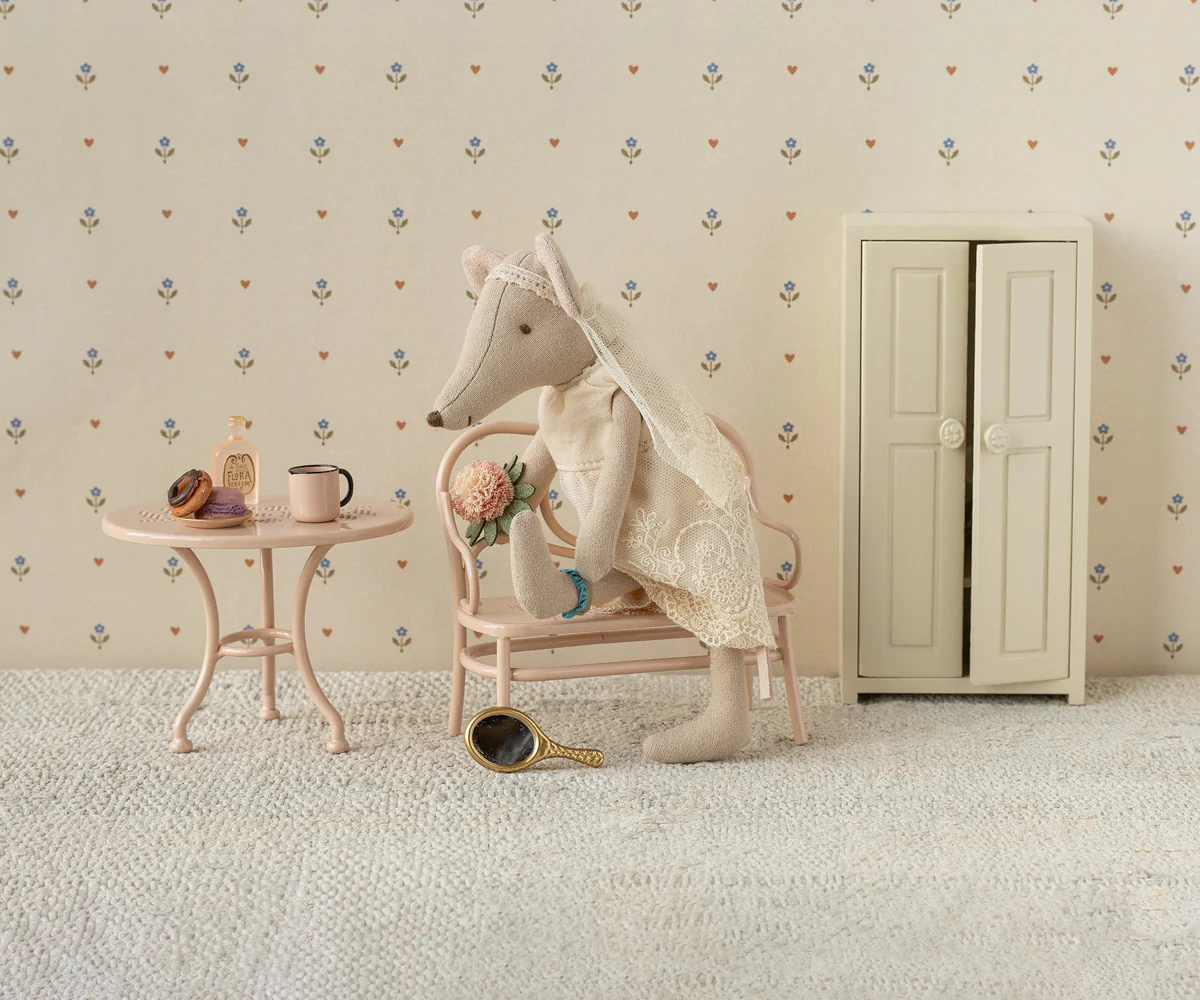 Wedding dress, Mum mouse - Image 2